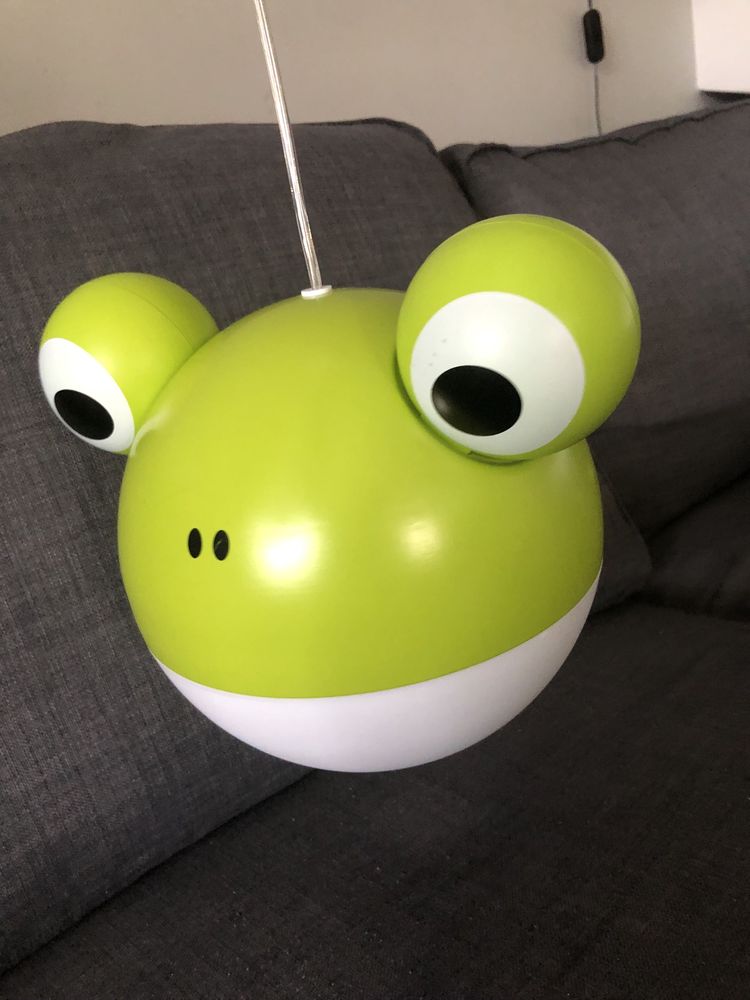Lampa żaba do pokoju dziecięcego
