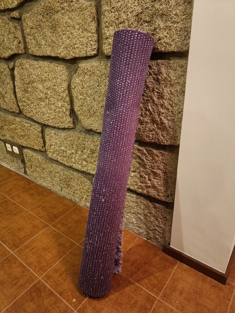 Carpete cor lilás