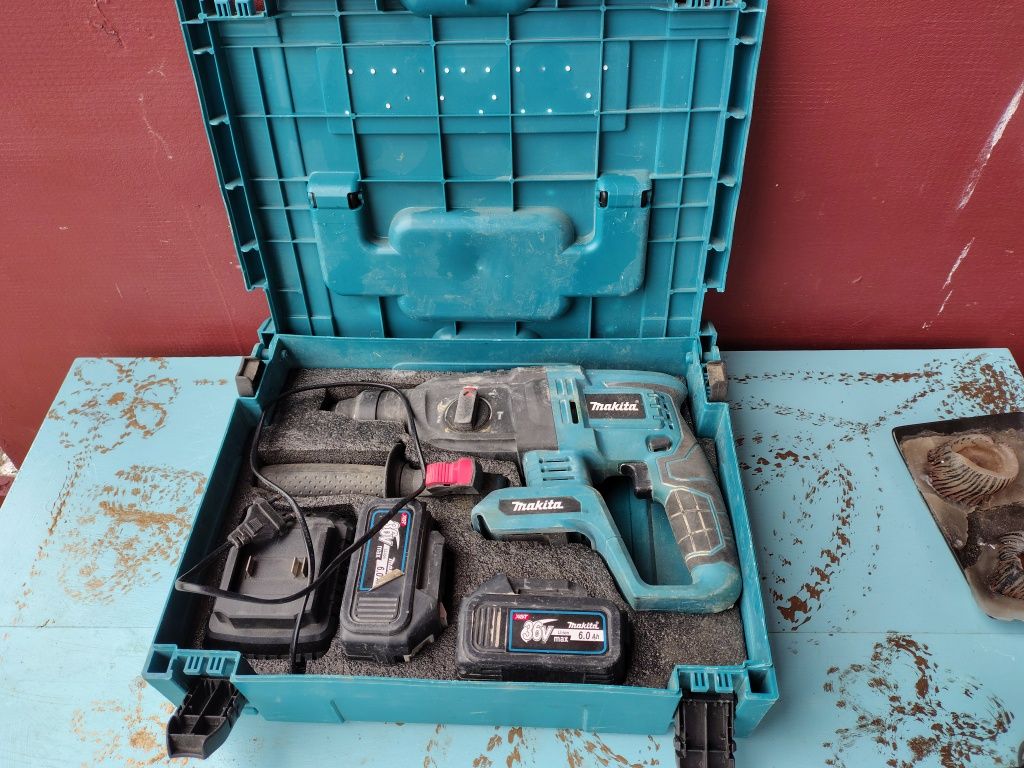 Makita акумуляторний перфоратор у кейсі