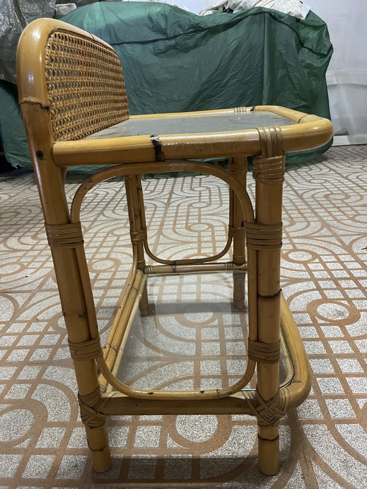 Mesa em bambu e vidro