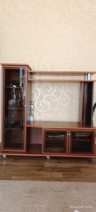 продам министенку под телевизор