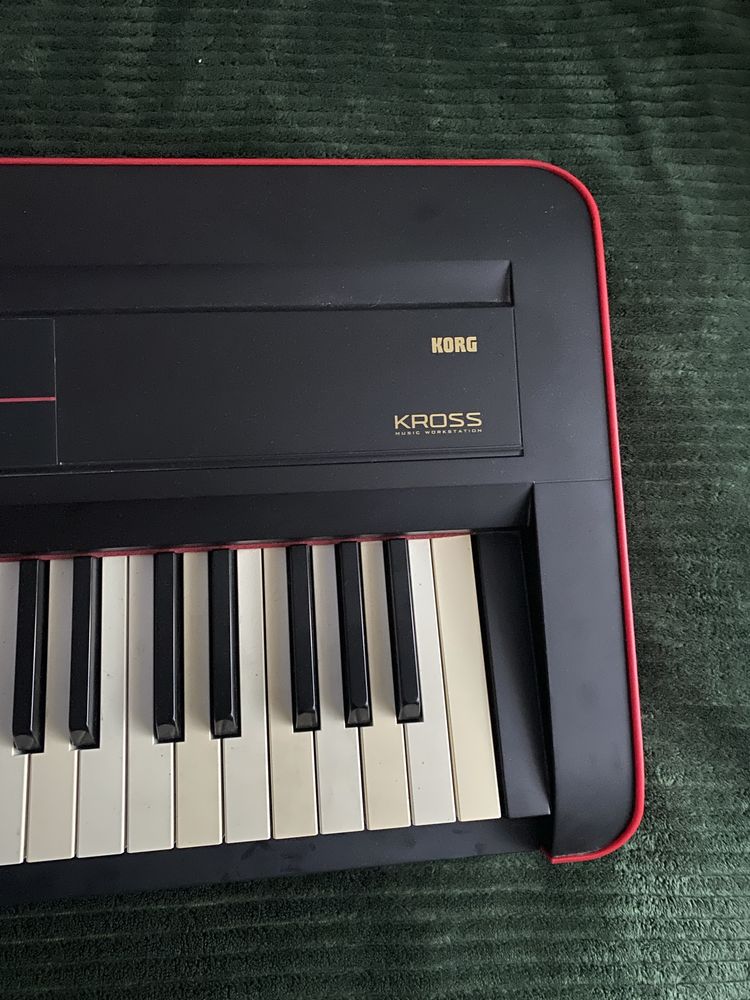 Korg kross 2 піаніно цифрове електричне
