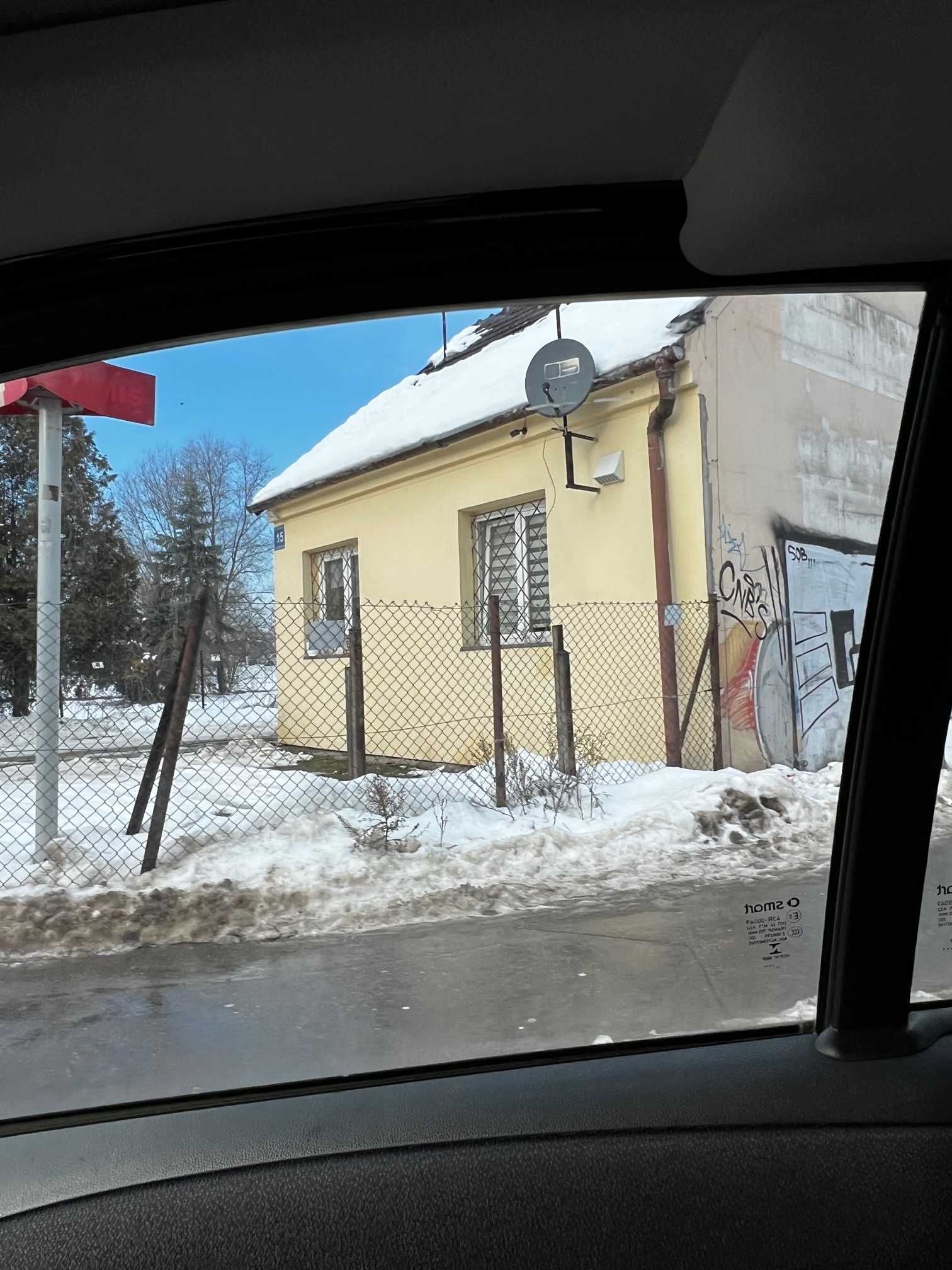 Parking miejsce parkingowe postojowe okolice Centrum Handlowe CZYŻYNY.