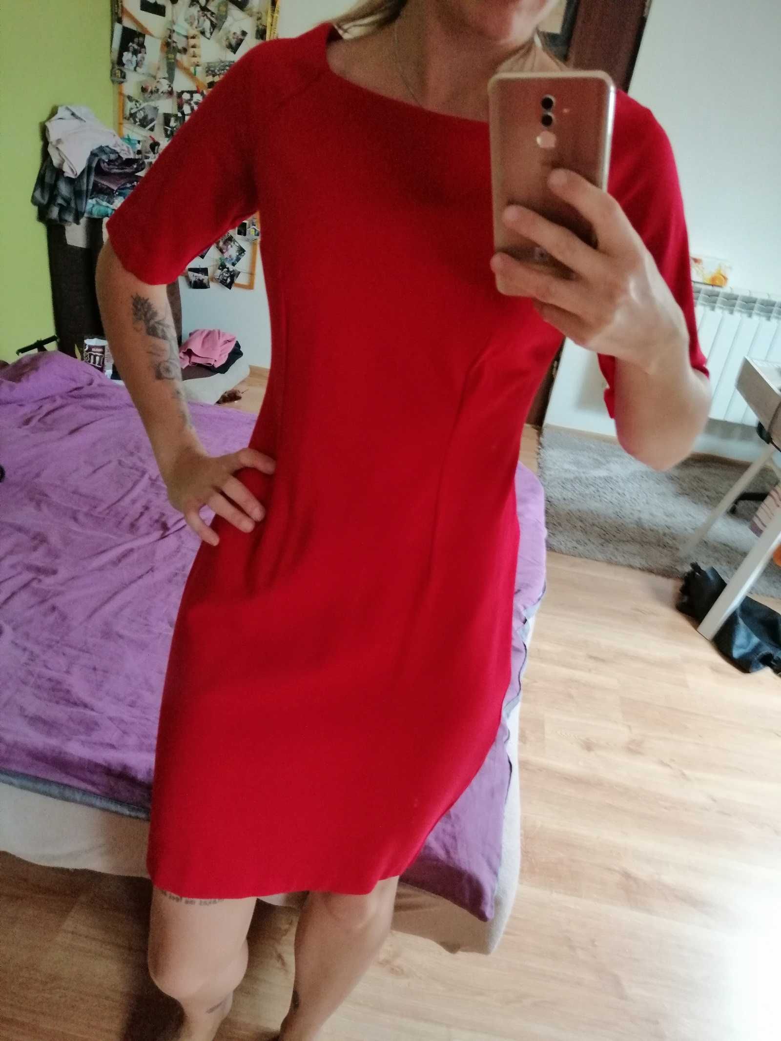 czerwona sukienka