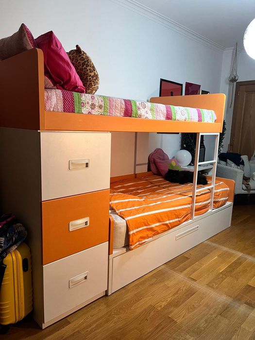 Beliche com 3 camas e 3 gavetas de arrumação