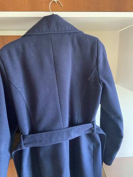 Casaco de fazenda azul marinho com molas para apertar e conto ajustave