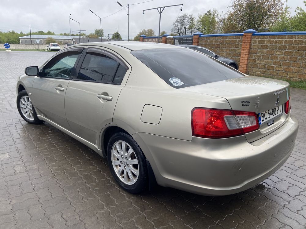 Mitsubishi Galant автомат газ-бензин