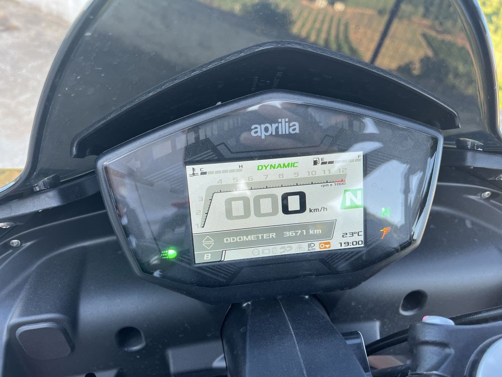 Aprilia tuono 660 factory 9/2023 bem estimada apenas 3700km