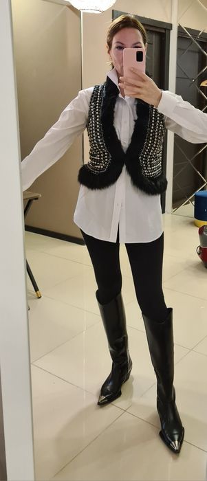 Брендова, рідкісна річ, жилет розшитий камінням та стразами,