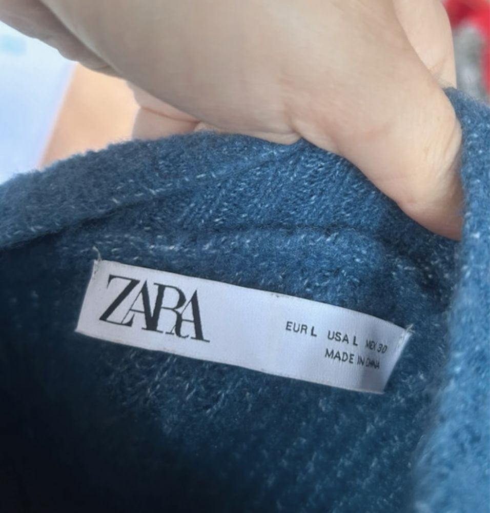 Damskie sweterek ZARA L 40 niebieski z dekoltem milutki ciepły