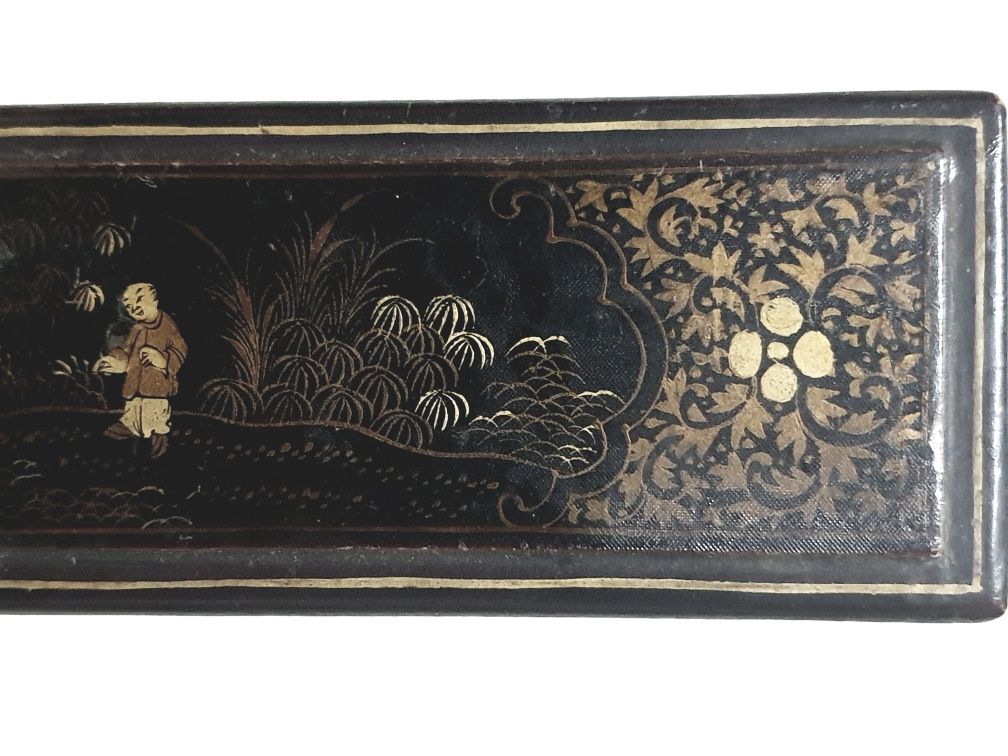Linda antiga caixa de leque asiática em charão  pintada à mão