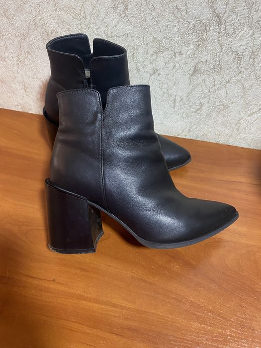 Продам шкіряні напівчоботи черевички