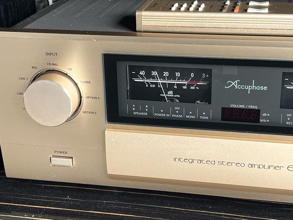Wzmacniacz stereo Accuphase e-370