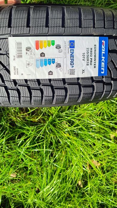 Opony Zimowe Falken Eurowinter HS 02 PRO 235/50 R18