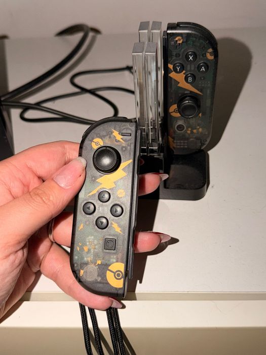 Nintendo Switch V2 + Extras