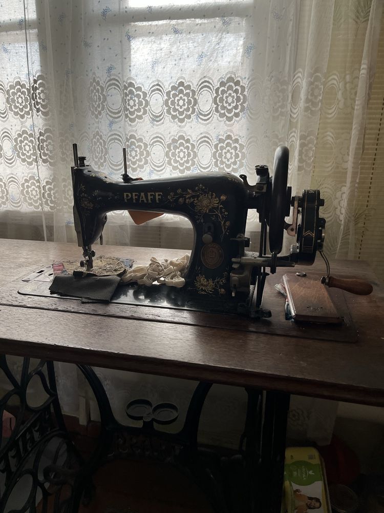 Продам швейную машинку PFAFF