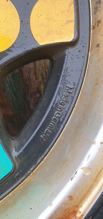 Продам шини з дисками 5х139.7 р15