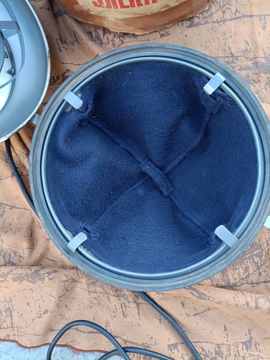 Пилосос буран ретро