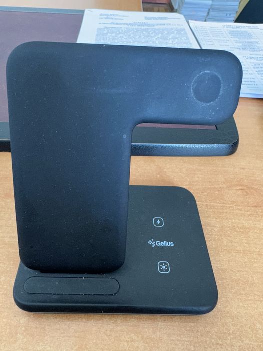 Продам зарядку 3 в 1 для Айфона