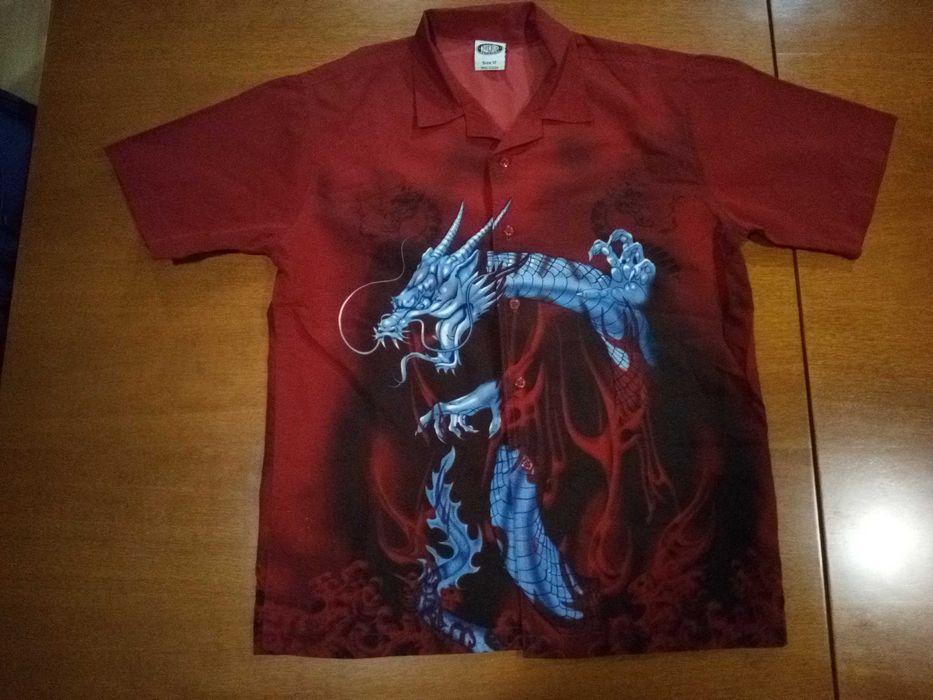 Camisa tribal verde e vermelho