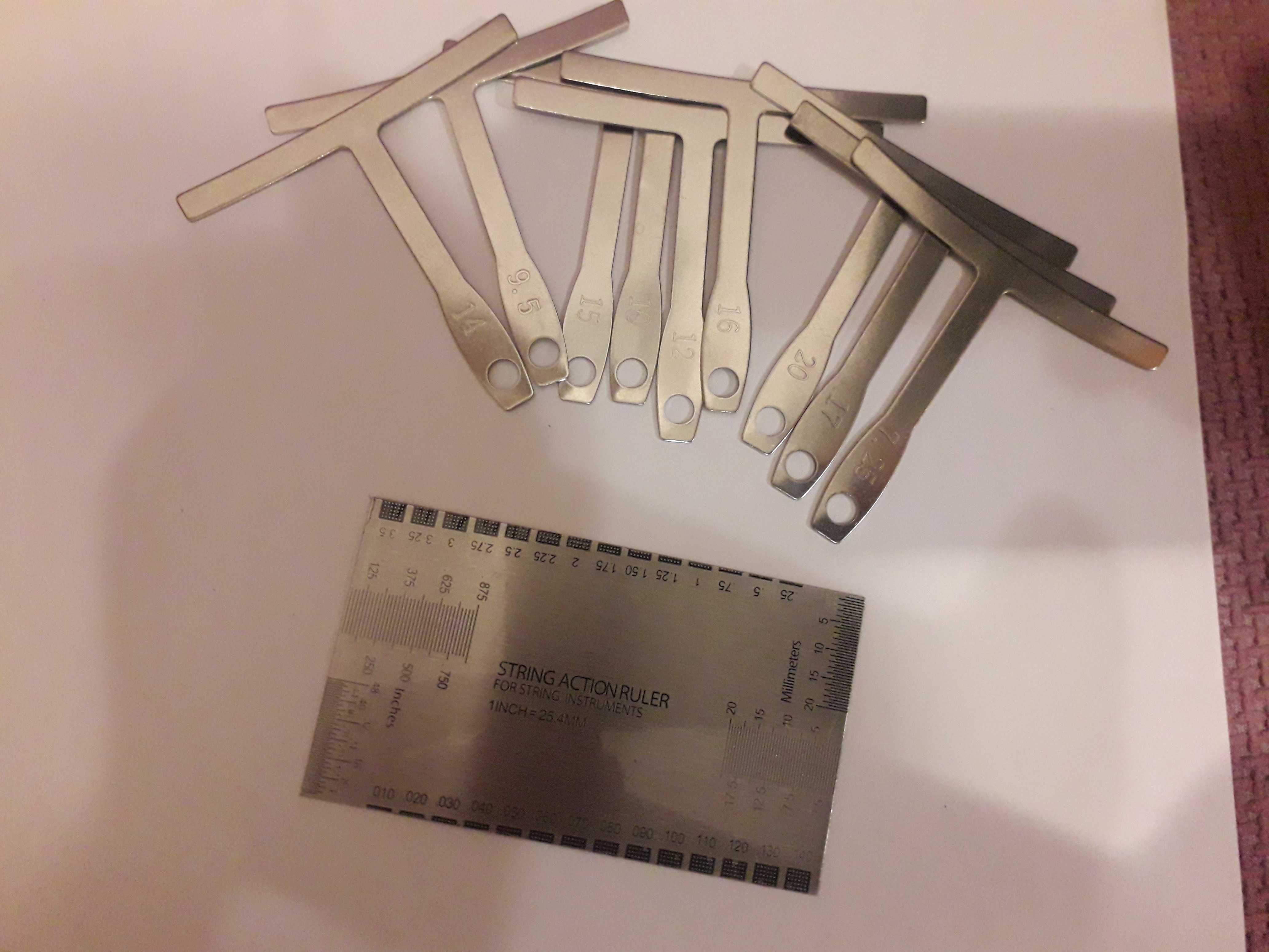 Pomocne przyrządy do gitary: string action ruler, promień podstrunnicy