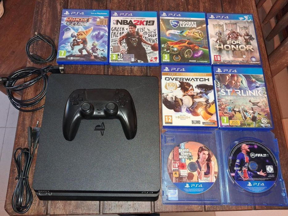 PlayStation 4 com comando e jogos
