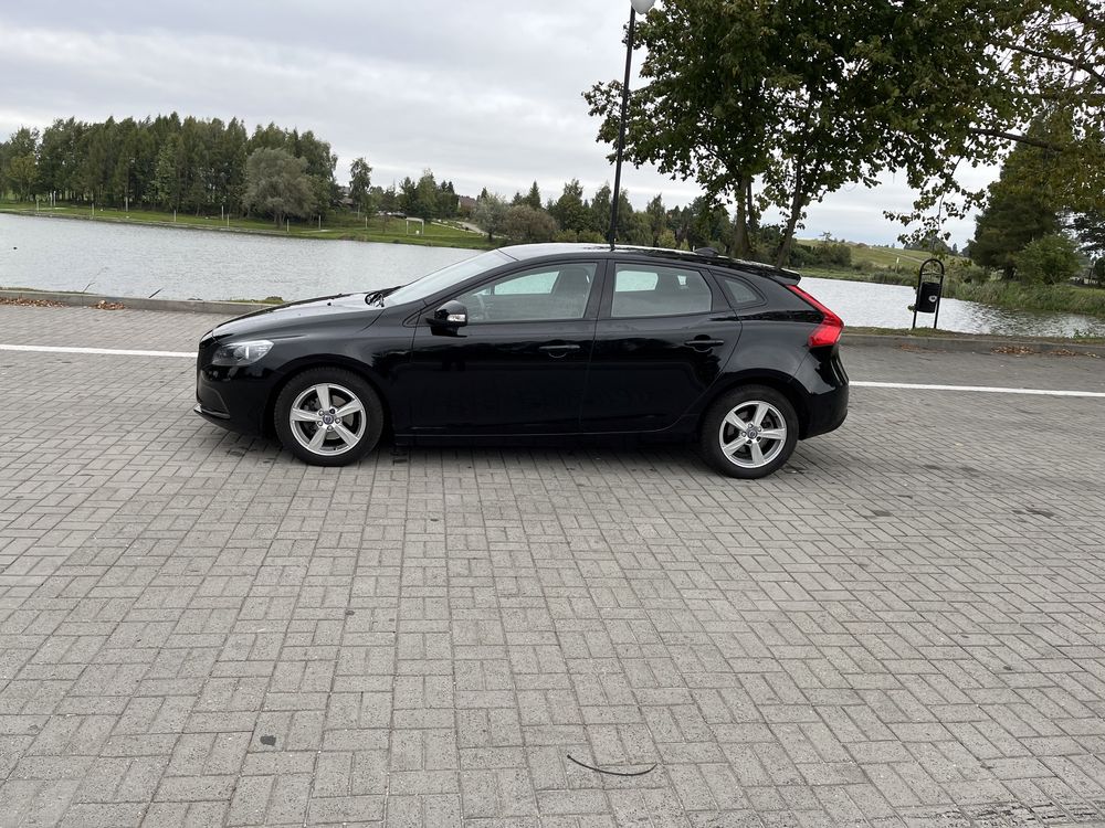 Sprzedam Volvo V 40 D2