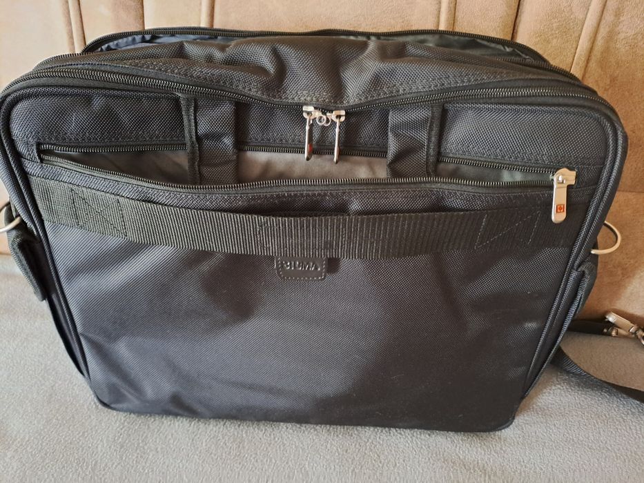 Сумка для ноутбука, два основных отдела, доп. карманы черная новая