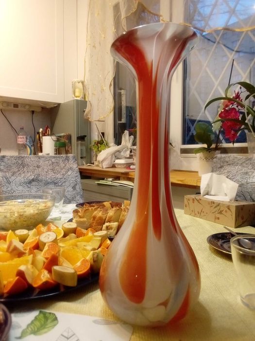 Duży z PRL ręcznie formowany wazon szklany barwiony masie tutti frutti