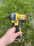 Імпакт Dewalt dcf 887