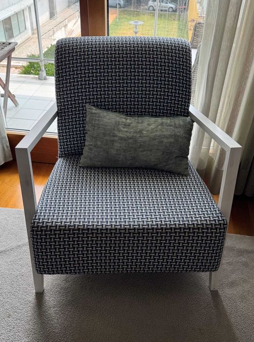 Poltrona Azul e Branco de tecido