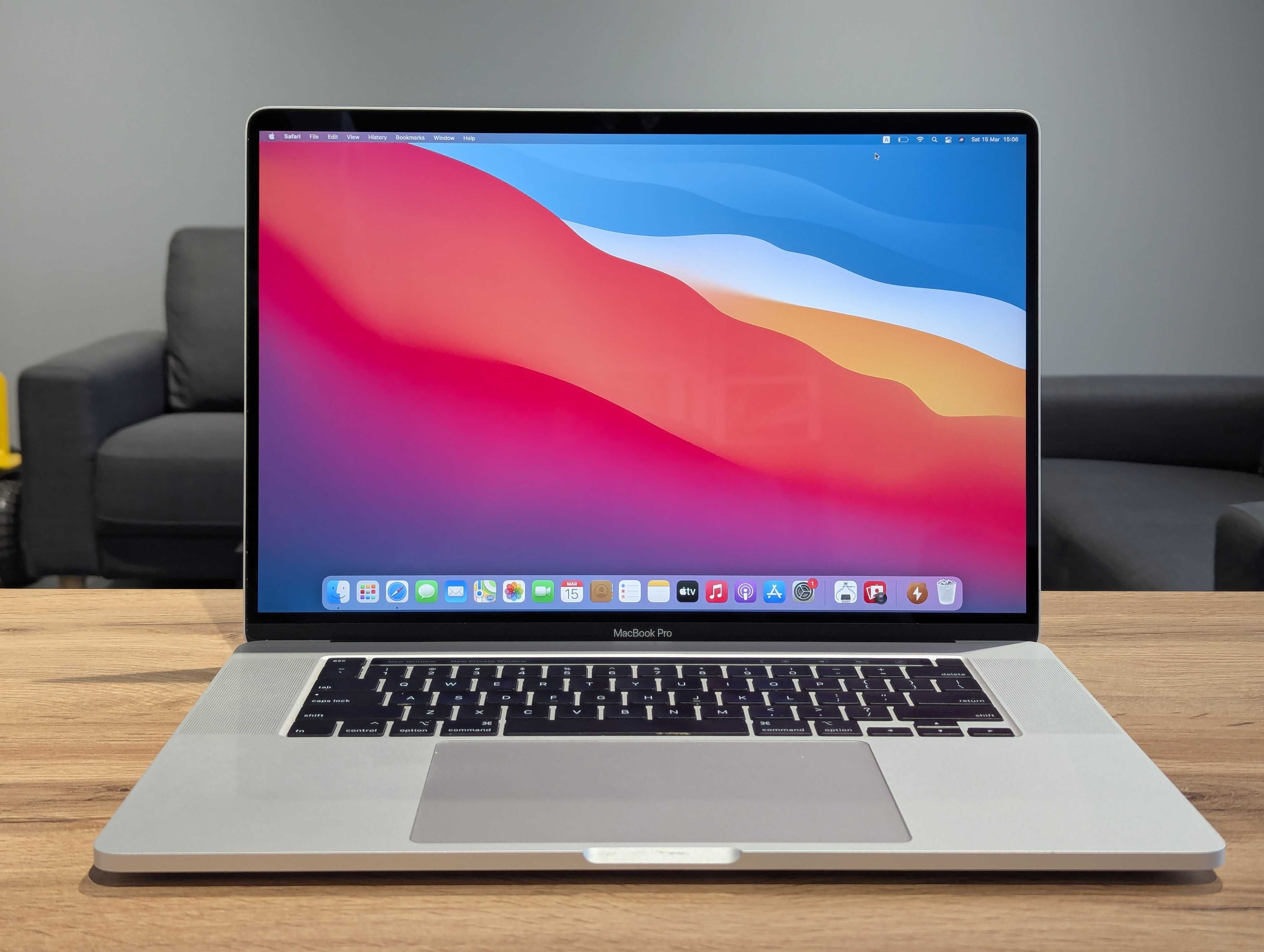 Macbook pro 16 2019 core i9 2.4ghz 32/512gb pro 5500m 4gb