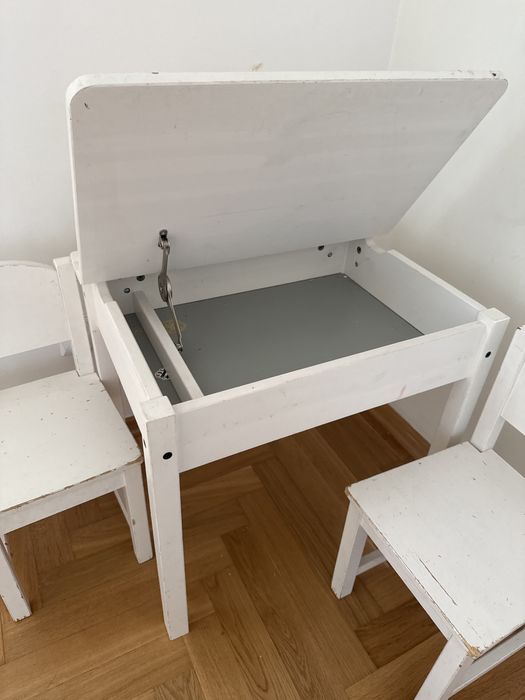 Drewniany Stolik Ikea i 2 krzesełka Ikea dla dzieci