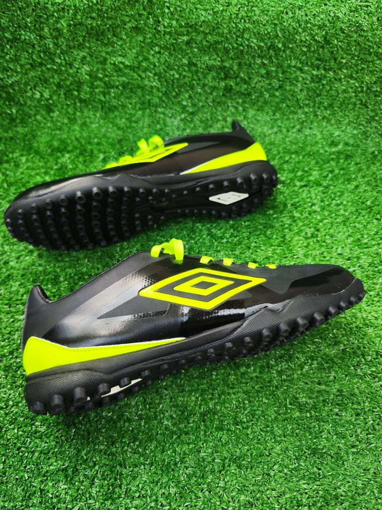 Sapatilhas Turf Umbro 43