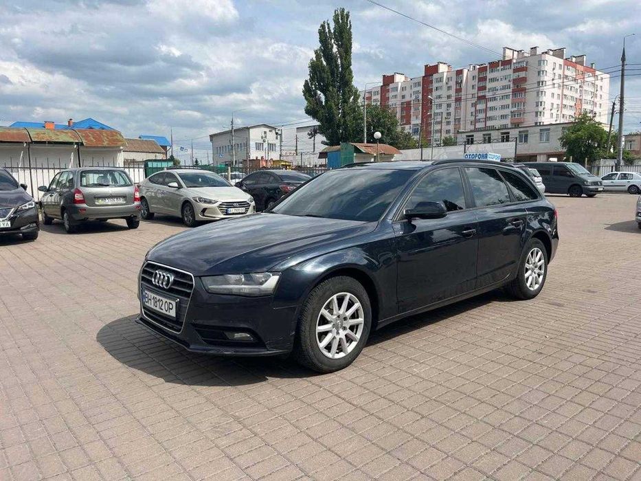 Продам AUDI A 4  (2 .0 дизель) 2013 року