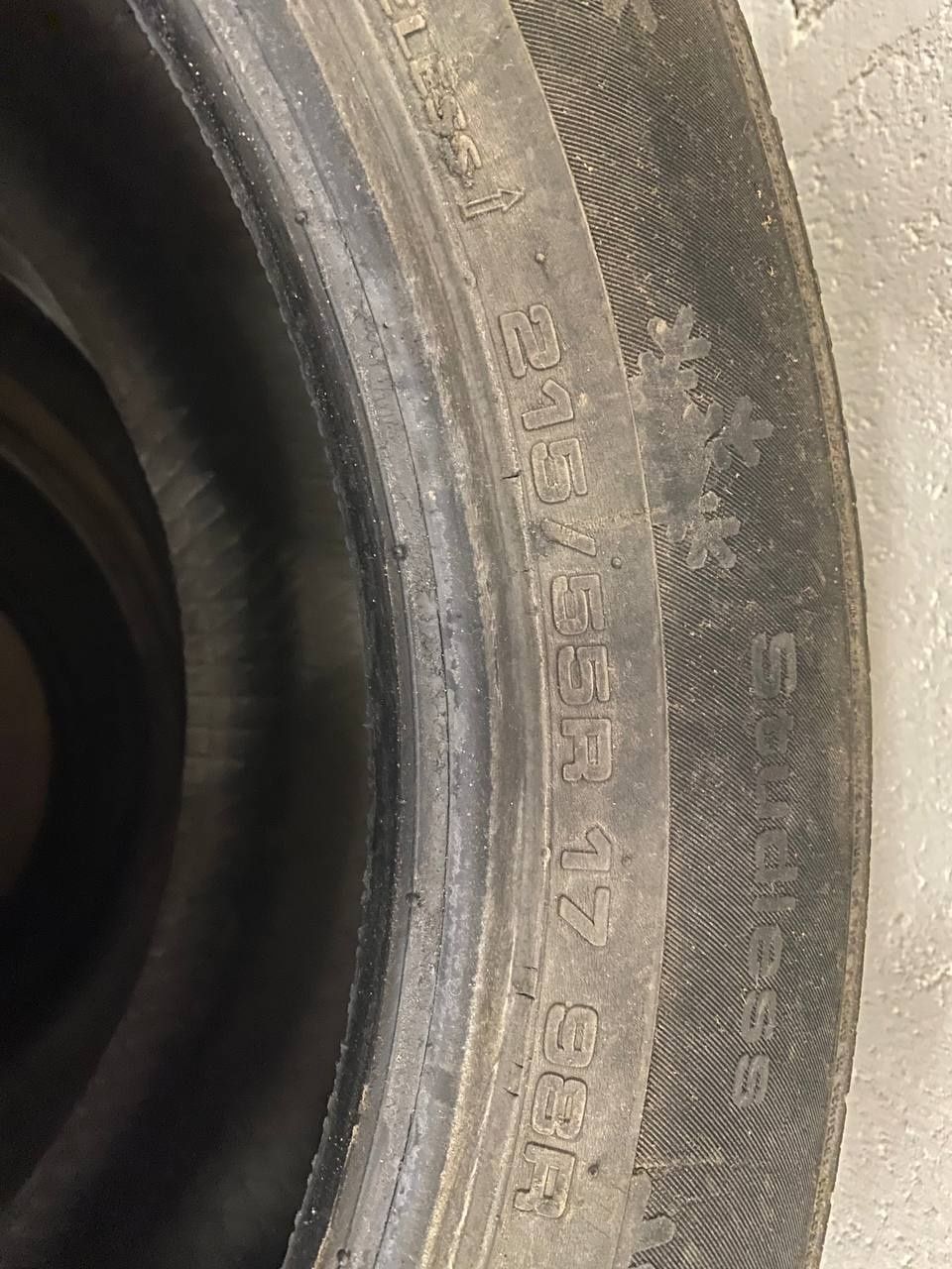 Продам резину KUMHO R17 215/55