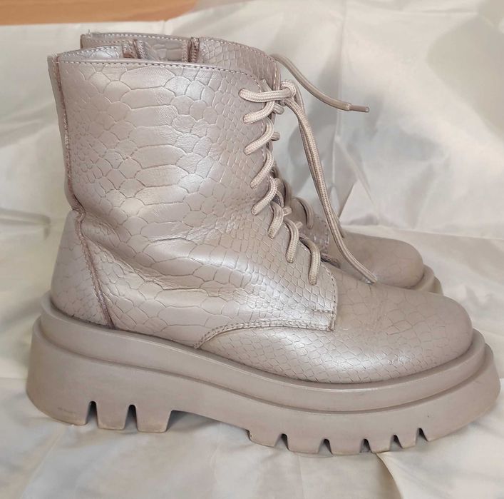 Зимові черевики бежеві рептилія, натуральна шкіра та хутро