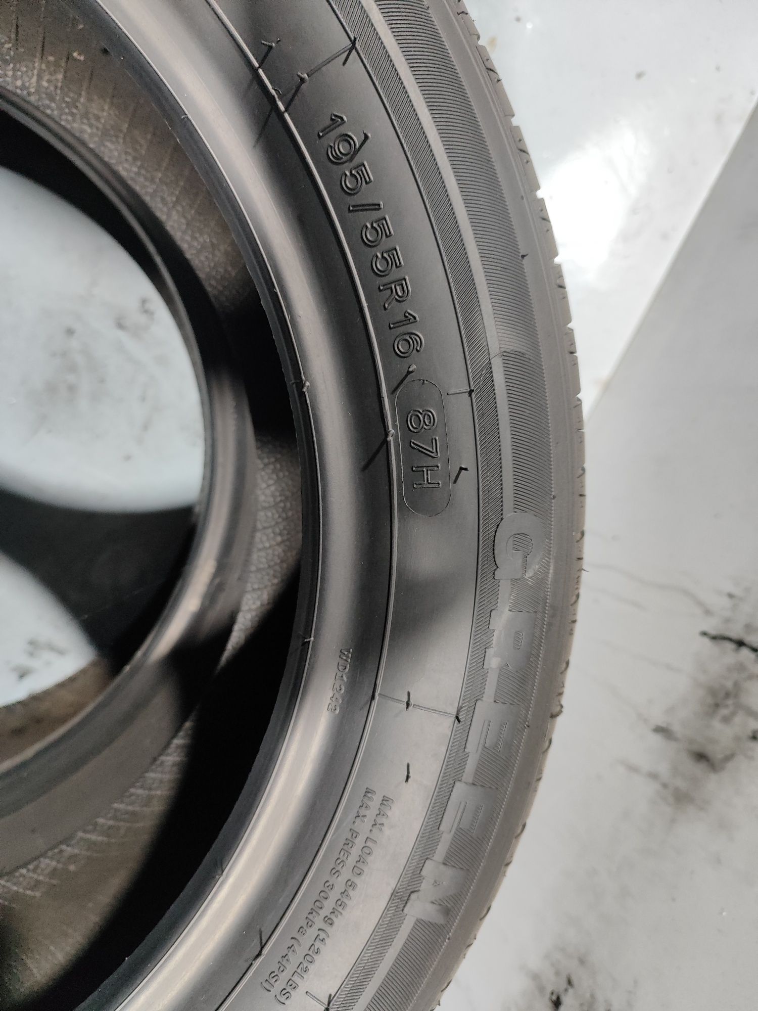 2 pneus semi novos 195-55R16 Atlas - Oferta dos portes