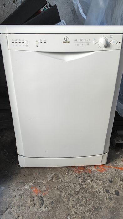 Vendo maquina de lavar loiça indesit