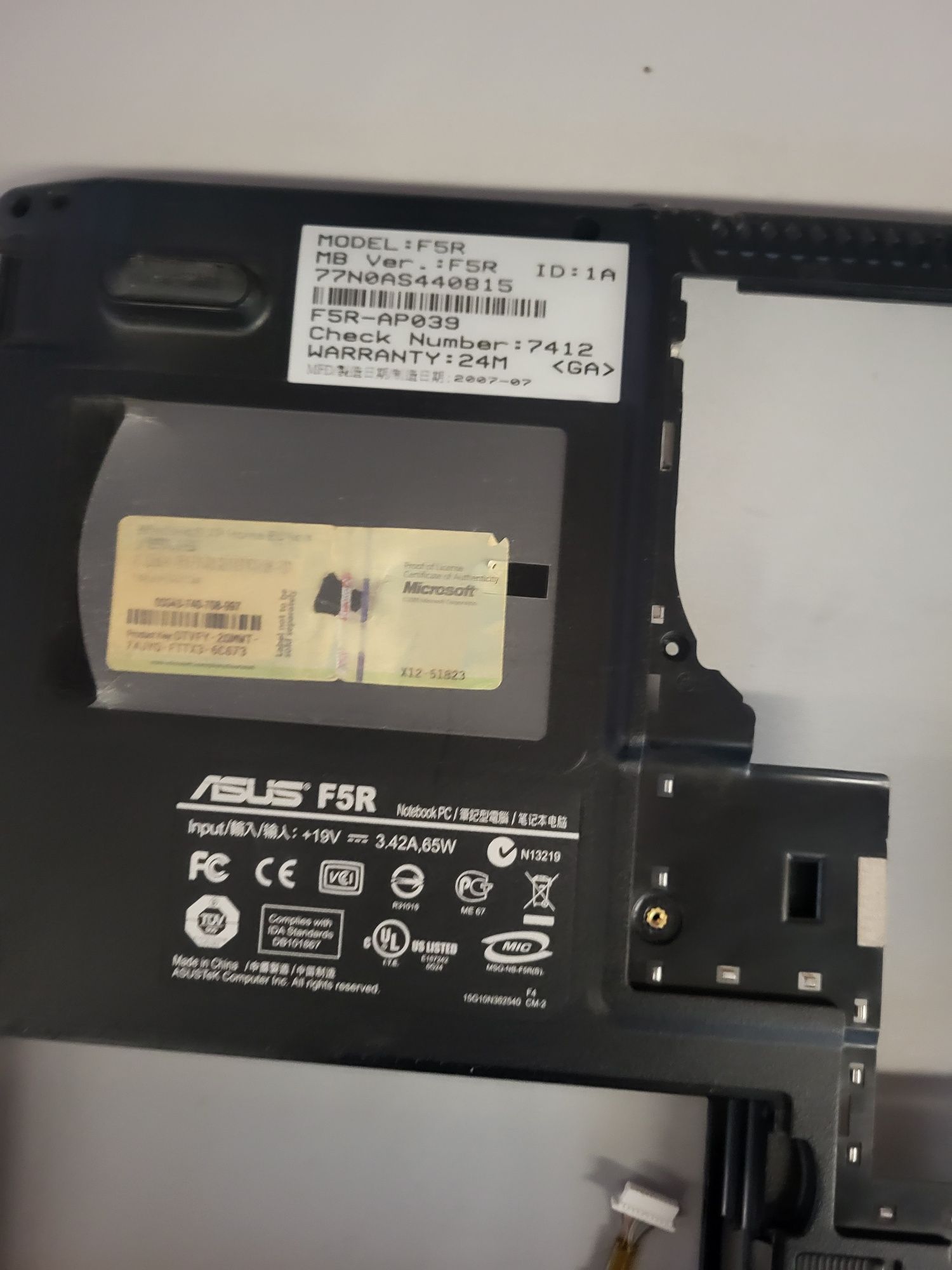 Sprzedam dolną obudowę do laptopa Asus F5R.