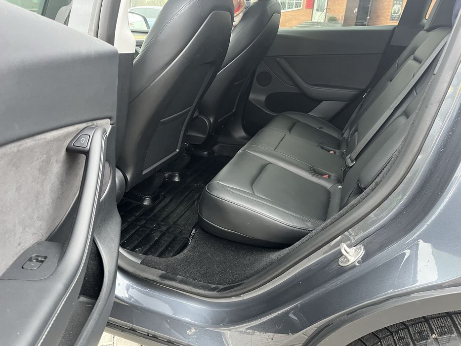 Продаю Tesla Model Y