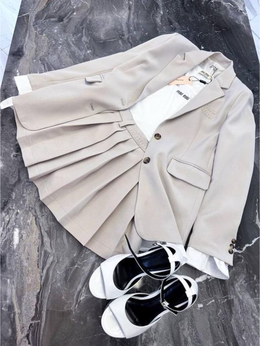 Трендовий піджак у стилі Miu miu