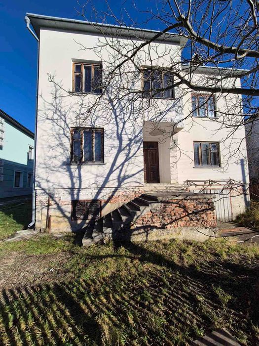 будинок в Крихівцях