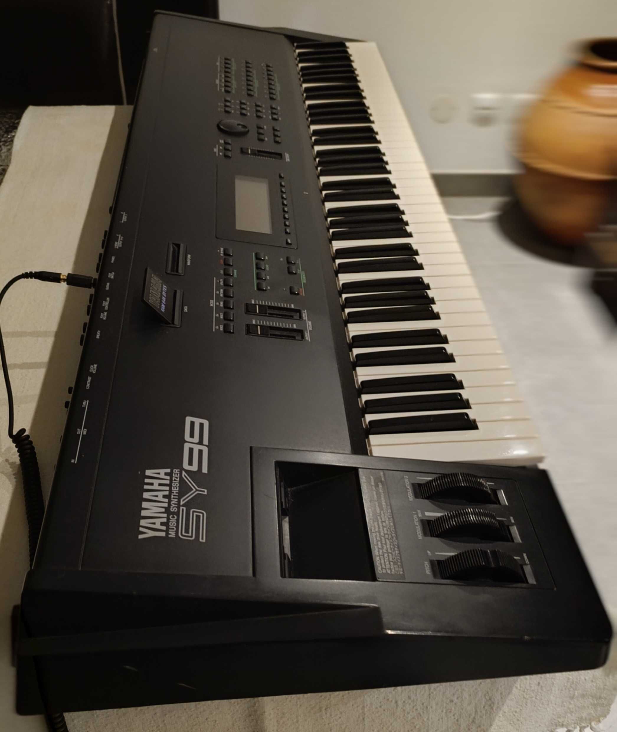 Sintetizador Yamaha SY99