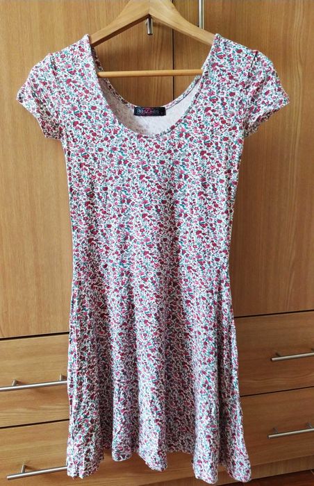 Vestidos, saias e calções em excelente estado