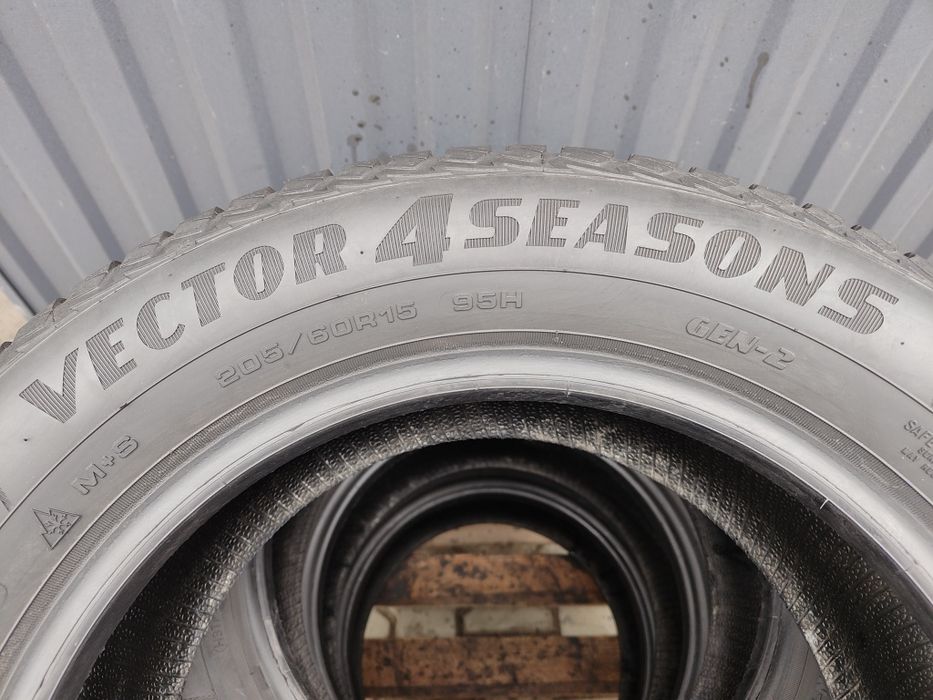 205/60/15 Goodyear Vector 4 Season komplet rev