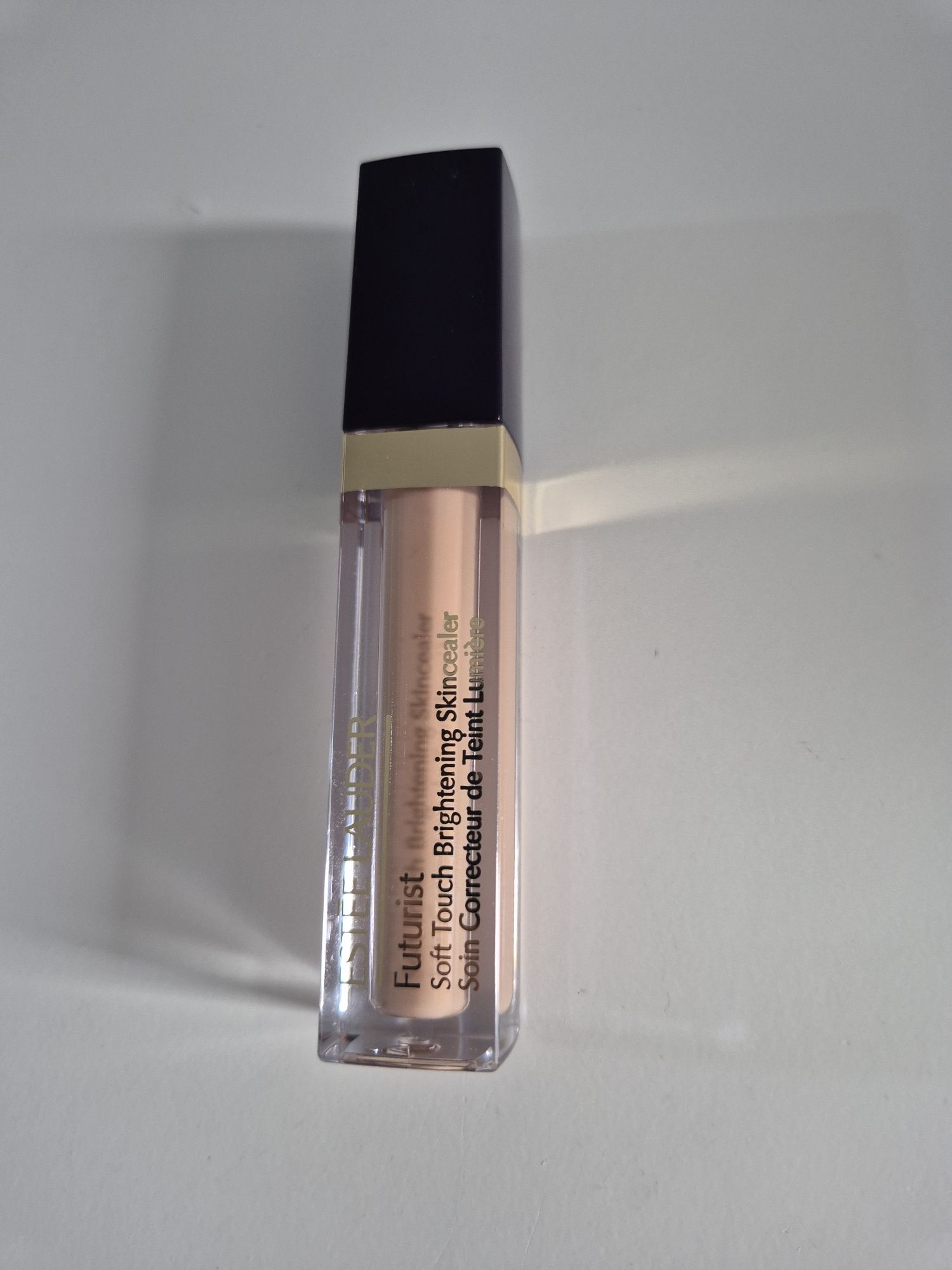 Estee Lauder Futurist korektor rozjaśniający do twarzy 3C