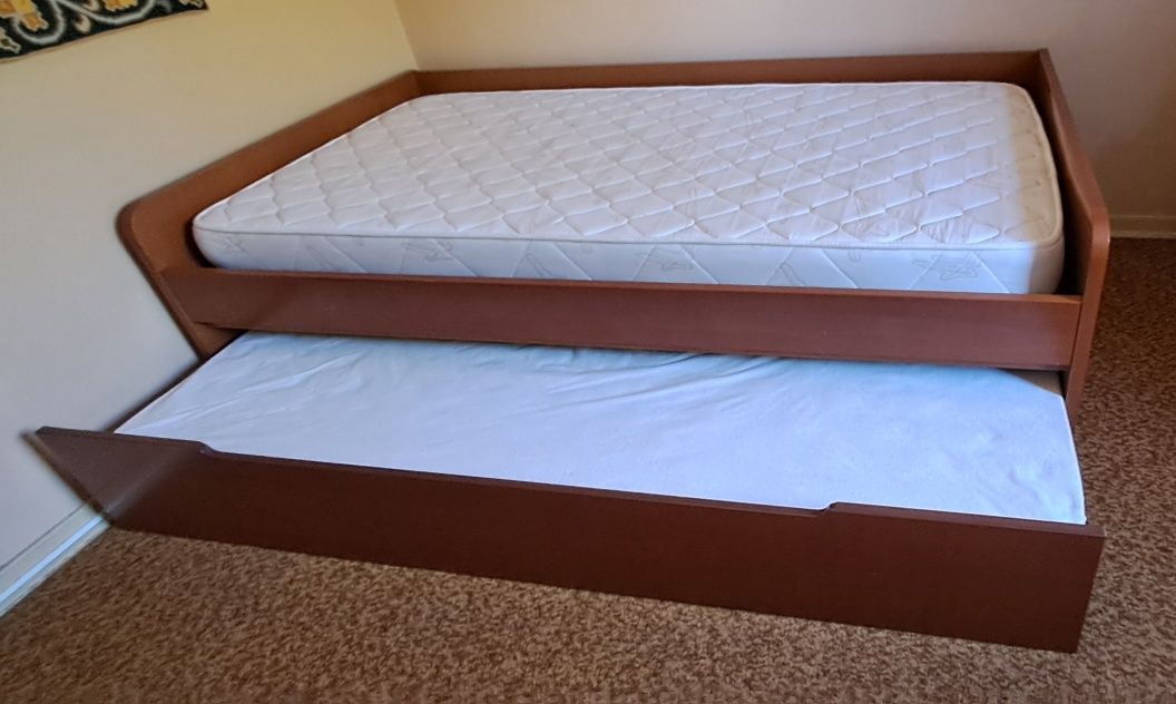 Cama Dupla de Solteiro Madeira Maciça como Nova e  2 Colchões