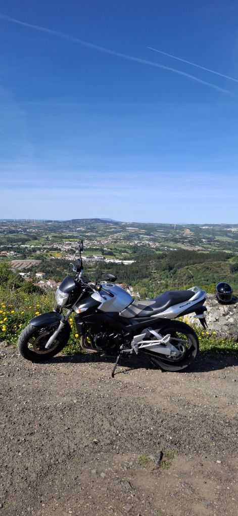 Suzuki Gsr 600 apenas a vendo porque quero comprar uma Africa  Twin