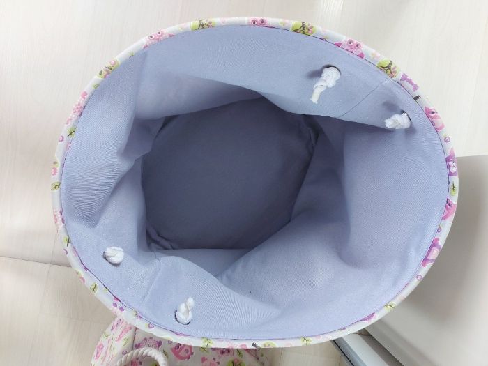 Duży kosz, pojemnik na pluszaki. Owalny 50/40. Wysokość 45 cm.